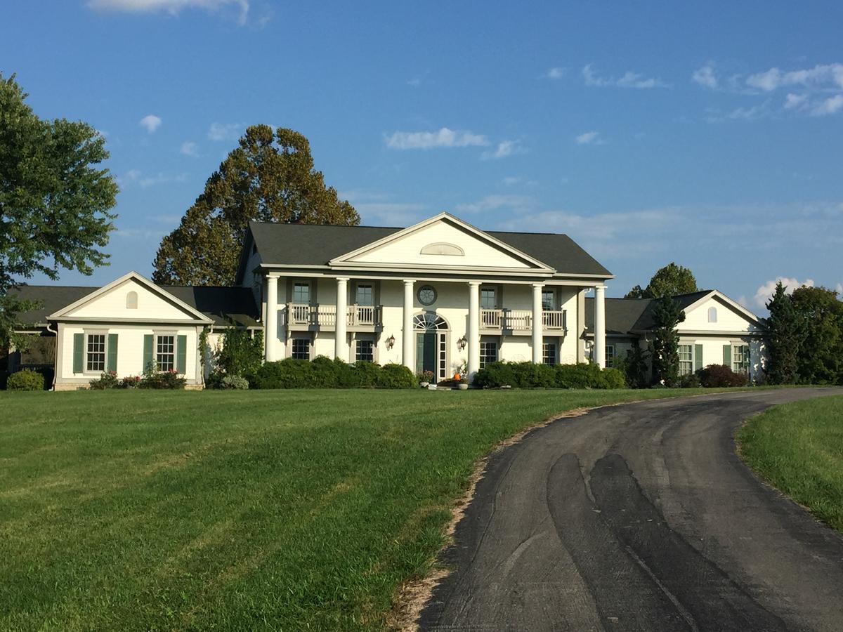 The B & B At Queenslake Midway 外观 照片