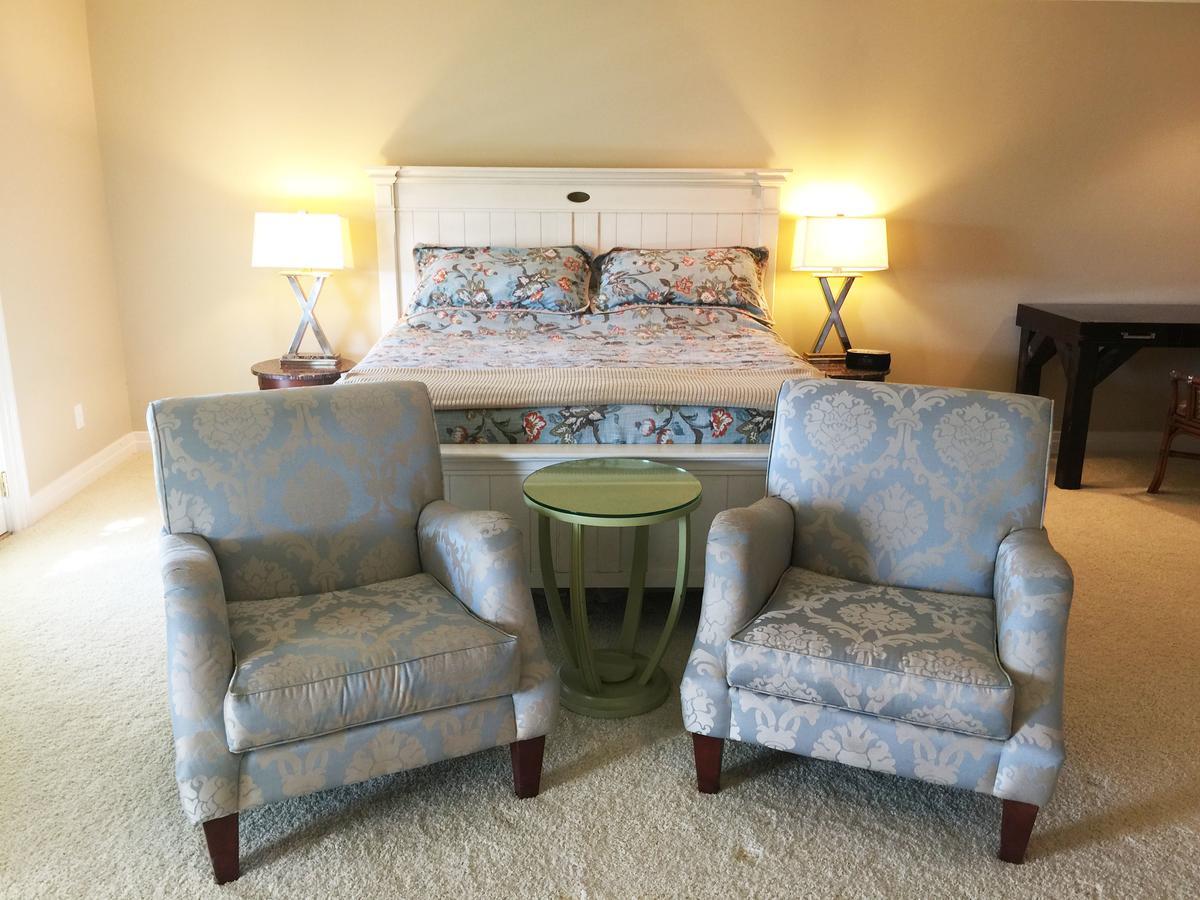 The B & B At Queenslake Midway 外观 照片