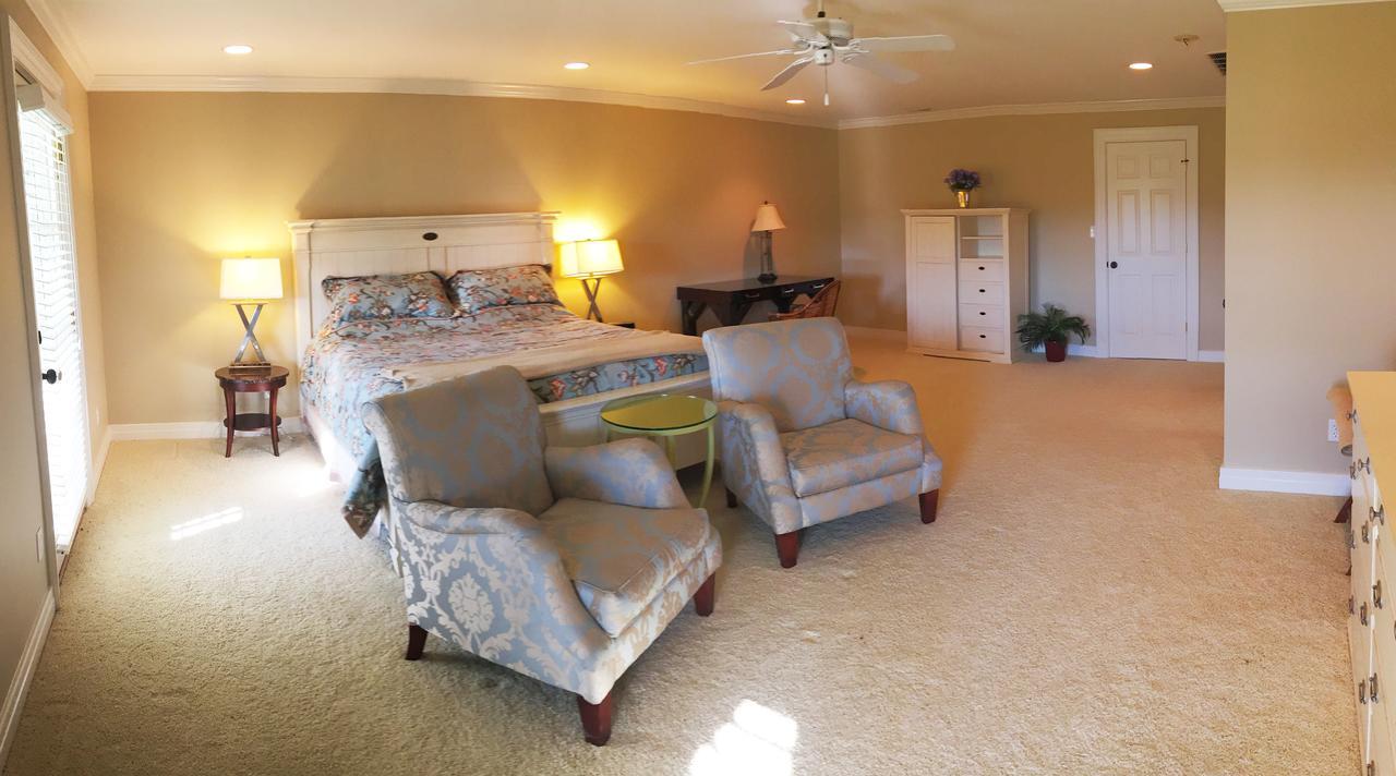 The B & B At Queenslake Midway 外观 照片