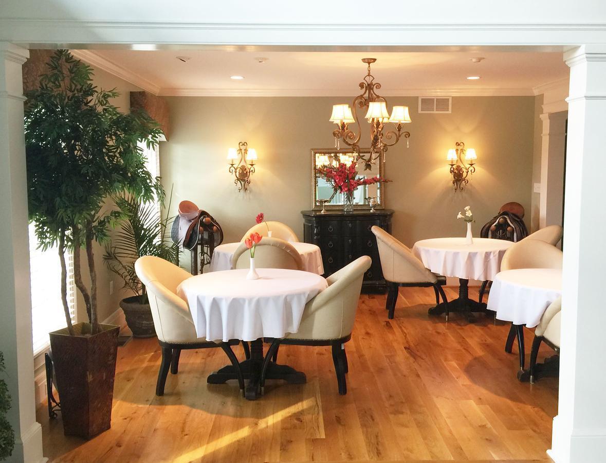 The B & B At Queenslake Midway 外观 照片