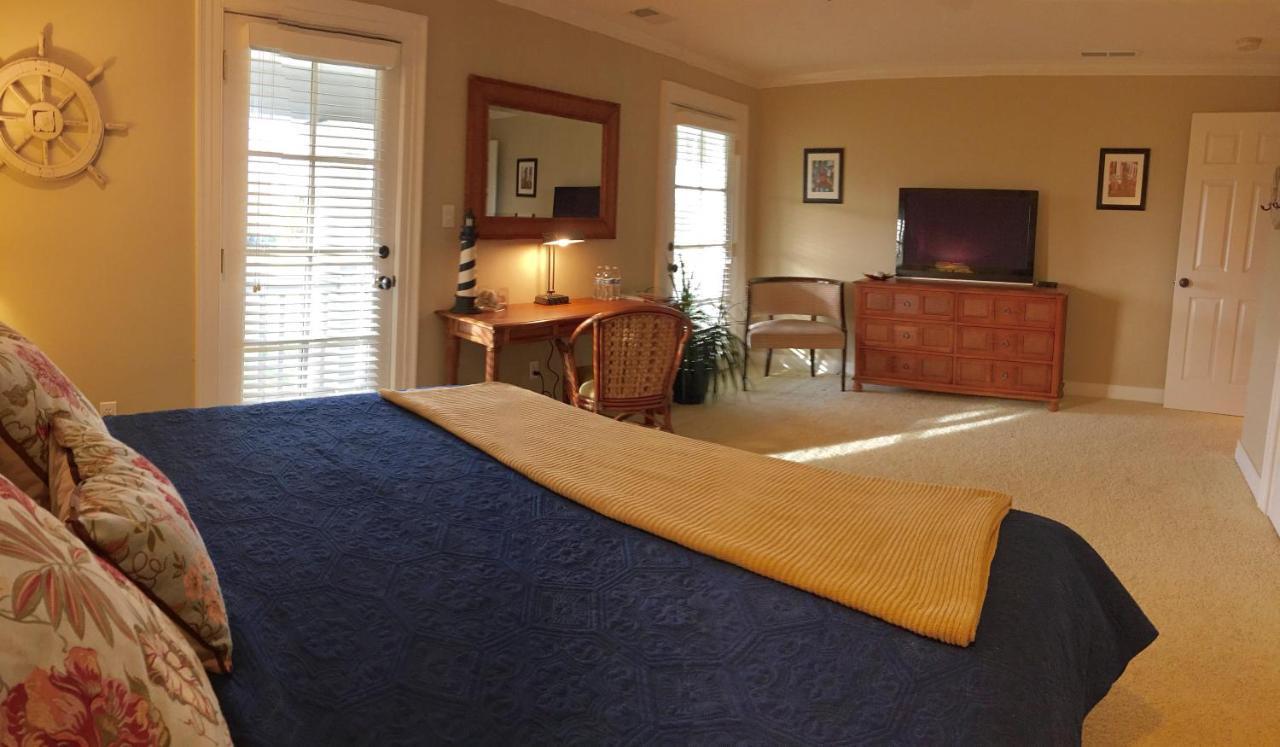 The B & B At Queenslake Midway 外观 照片