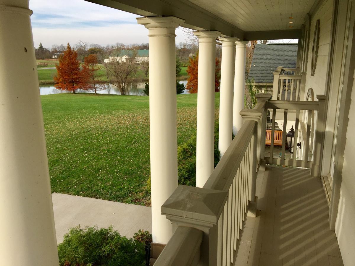 The B & B At Queenslake Midway 外观 照片