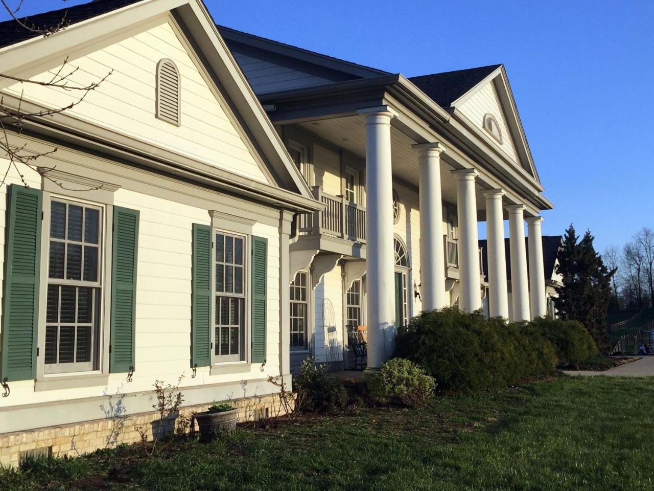 The B & B At Queenslake Midway 外观 照片