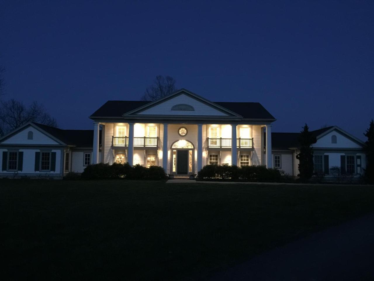 The B & B At Queenslake Midway 外观 照片