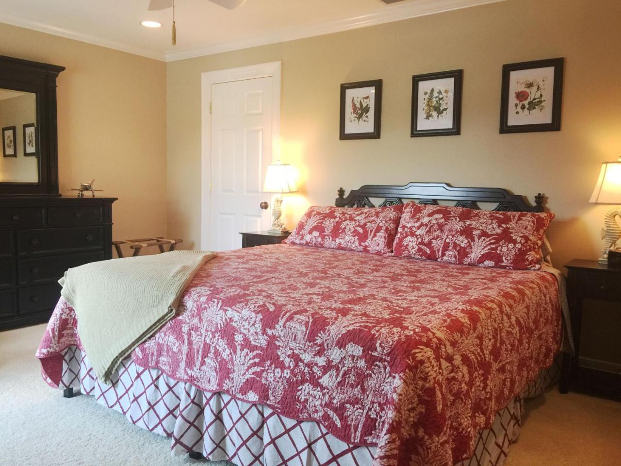 The B & B At Queenslake Midway 外观 照片